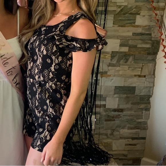 FRANCESCA’S NUDE ROMPER WITH BLACK LACE OVERLAY AND OPEN BACK SIZE XS - Picture 9 of 10